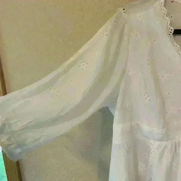 Torrid Eyelet 3/4 sleeve - Picture 2 of 7